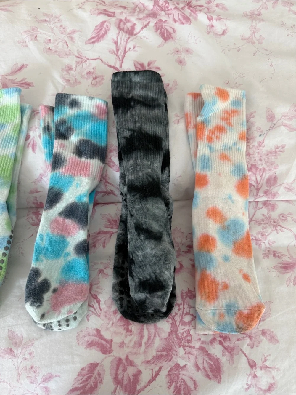Tie-Dye Women’s Grip Socks - Multicolor Non-Branded Set